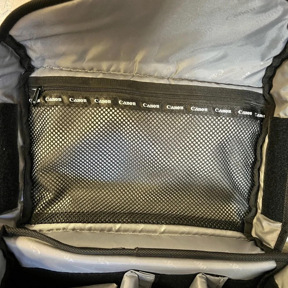 A/ Canon 200DG Deluxe Camera Bag